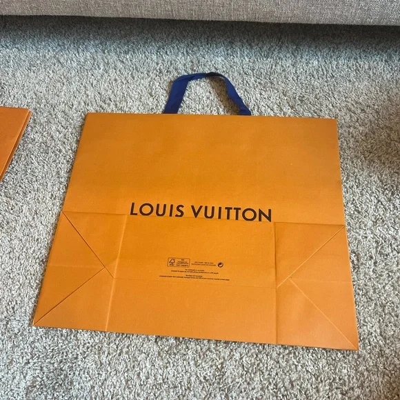 Louis Vuitton Shopping Bag - Picture 3 of 3